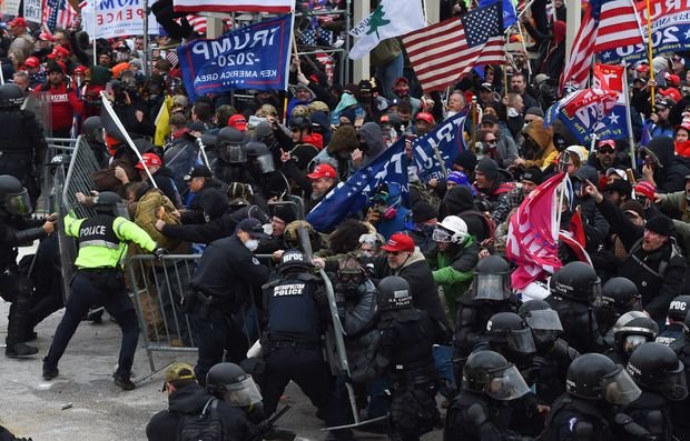 Us Capitol Riot: Police Officer Dies Following Clash With Pro-trump Mob