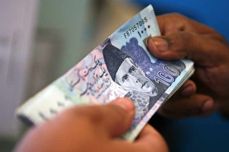 Pakistan: Remittances set to cross record $28 billion this year