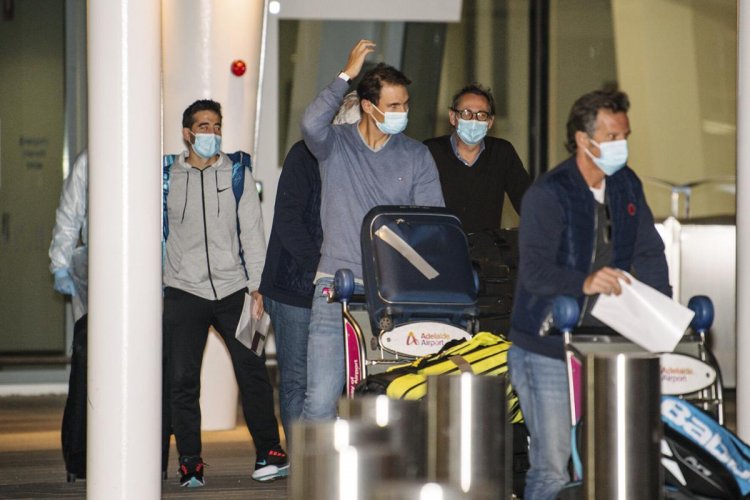 Australian Open: 72 tennis players in quarantine after positive Covid-19 test on flights