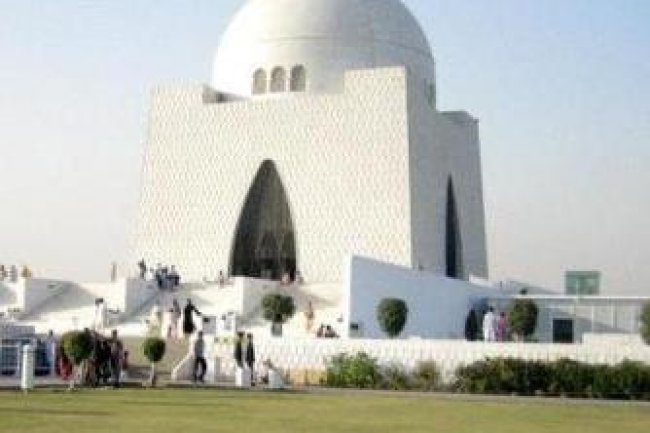 WATCH: Underage boy drives milk-laden vehicle in Karachi