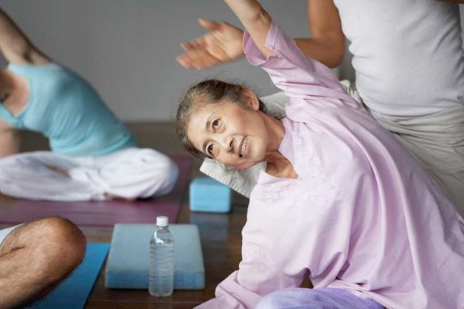 Holistic Health Hacks: Combining Yoga, Diet, and Supplements for Better Living